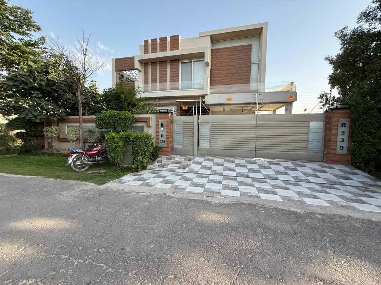 Zubi Guest House (Lahore)